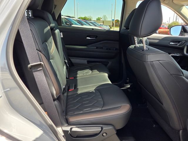 New 2026 Nissan Pathfinder Platinum w/ Cargo Package image 17