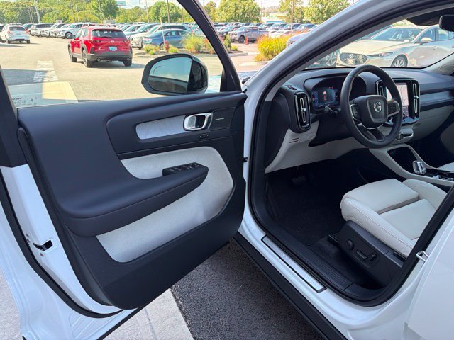 New 2026 Volvo XC40 B5 Ultra w/ Protection Package Premier AWD/4WD image 11