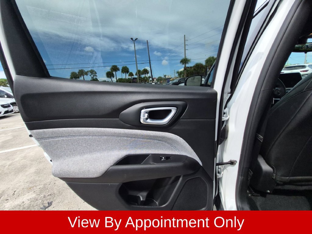 Used 2025 Jeep Compass Latitude AWD/4WD image 26