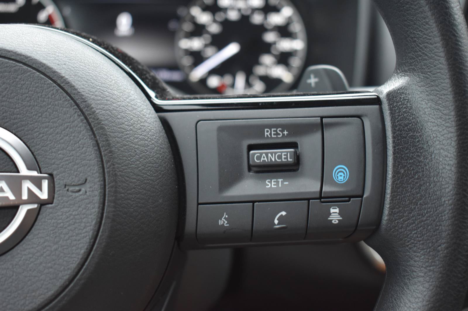 Used 2023 Nissan Rogue SV FWD image 34