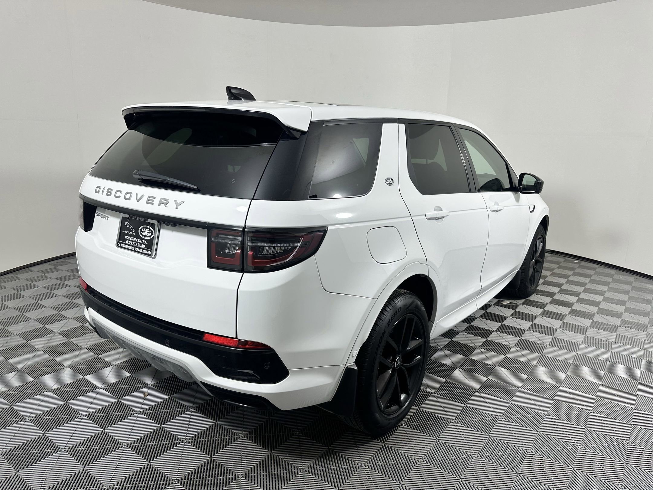 Certified 2024 Land Rover Discovery Sport S image 7