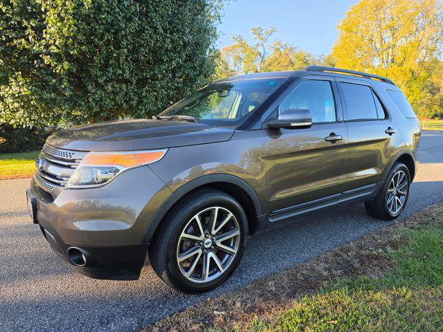 Used 2015 Ford Explorer XLT w/ Equipment Group 202A AWD/4WD image 2