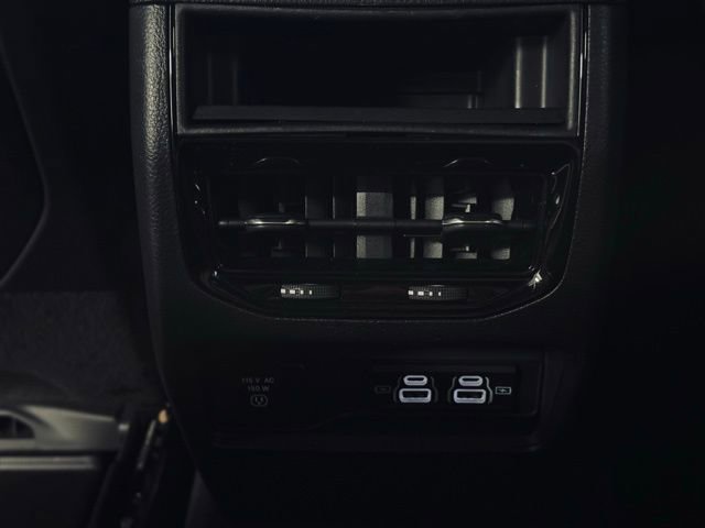 Used 2023 Jeep Grand Cherokee Altitude AWD/4WD image 20