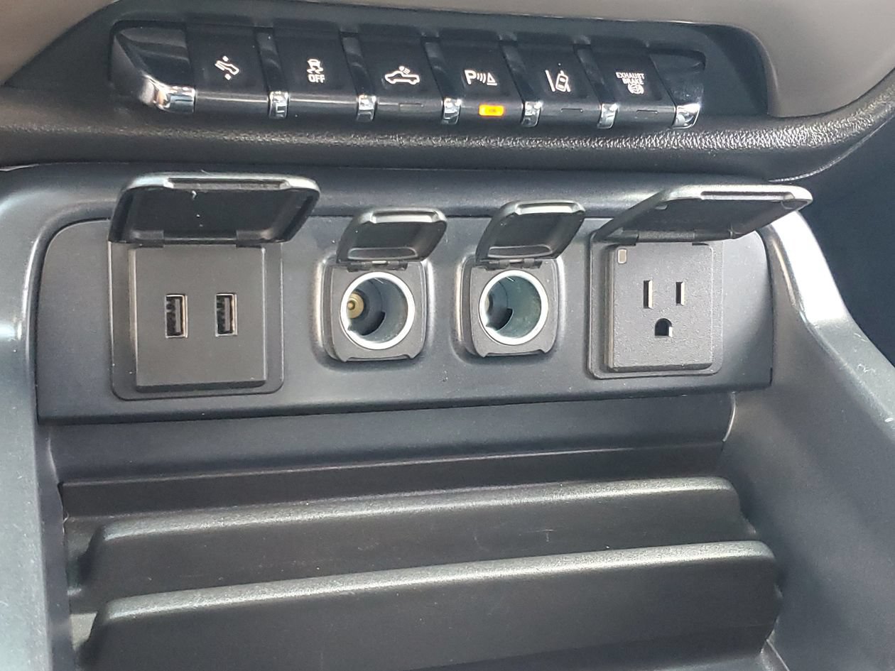 Used 2018 GMC Sierra 2500 Denali w/ Duramax Plus Package AWD/4WD image 25