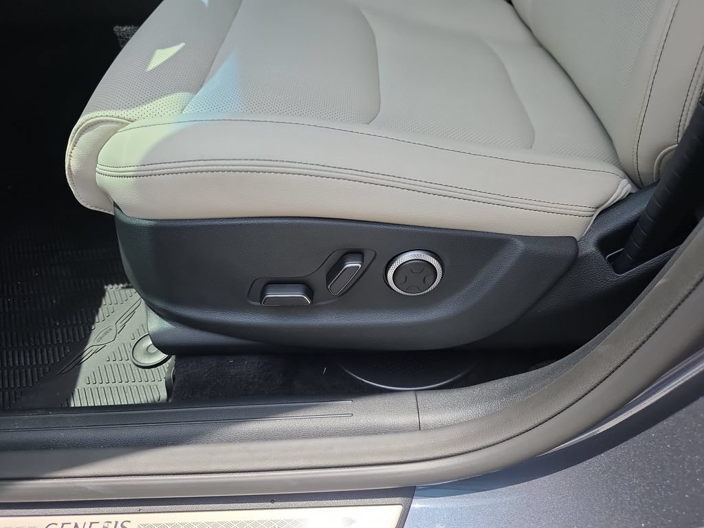 New 2026 Genesis GV70 2.5T Select AWD/4WD image 12