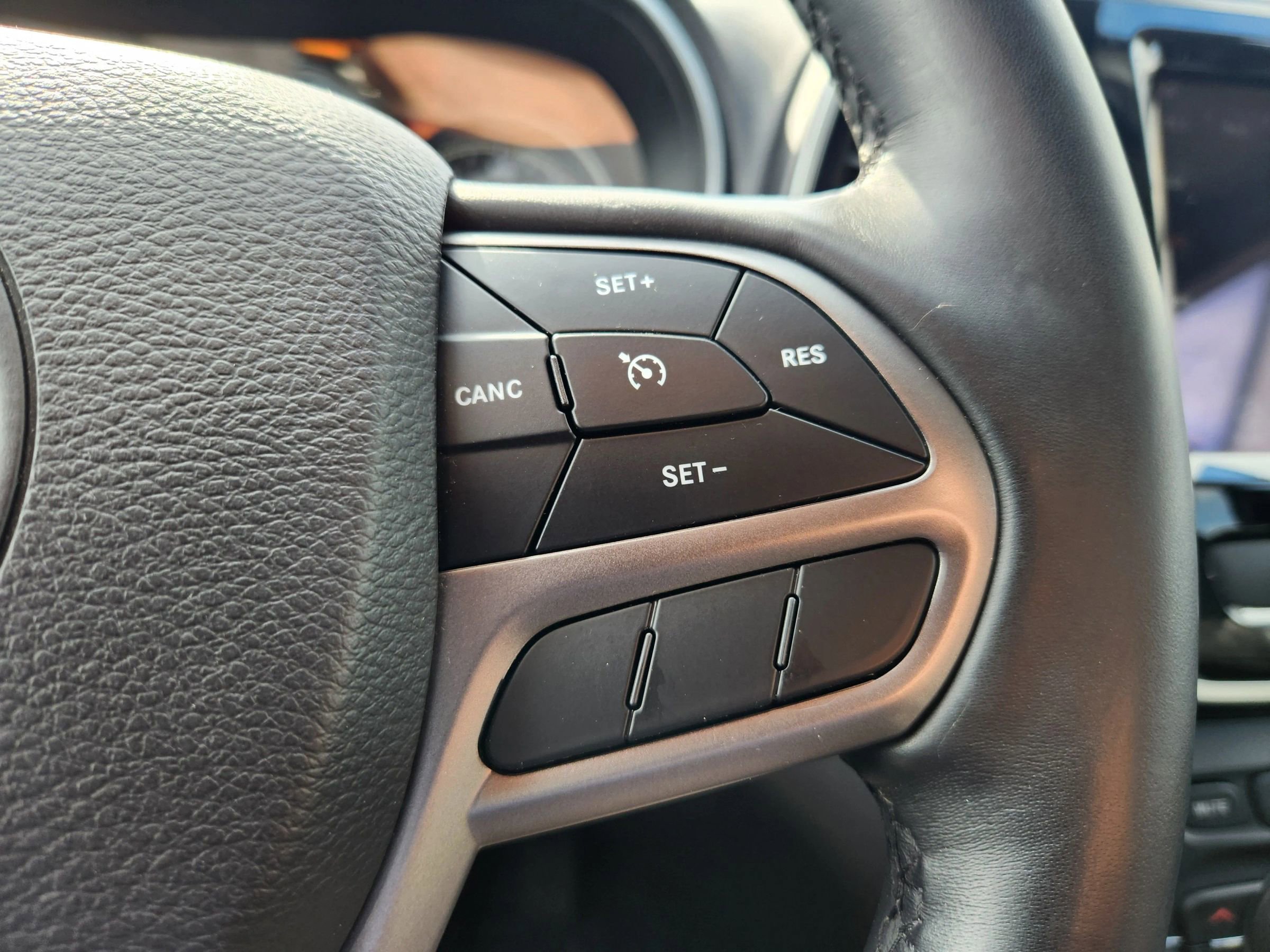 Used 2019 Jeep Cherokee Limited AWD/4WD image 30