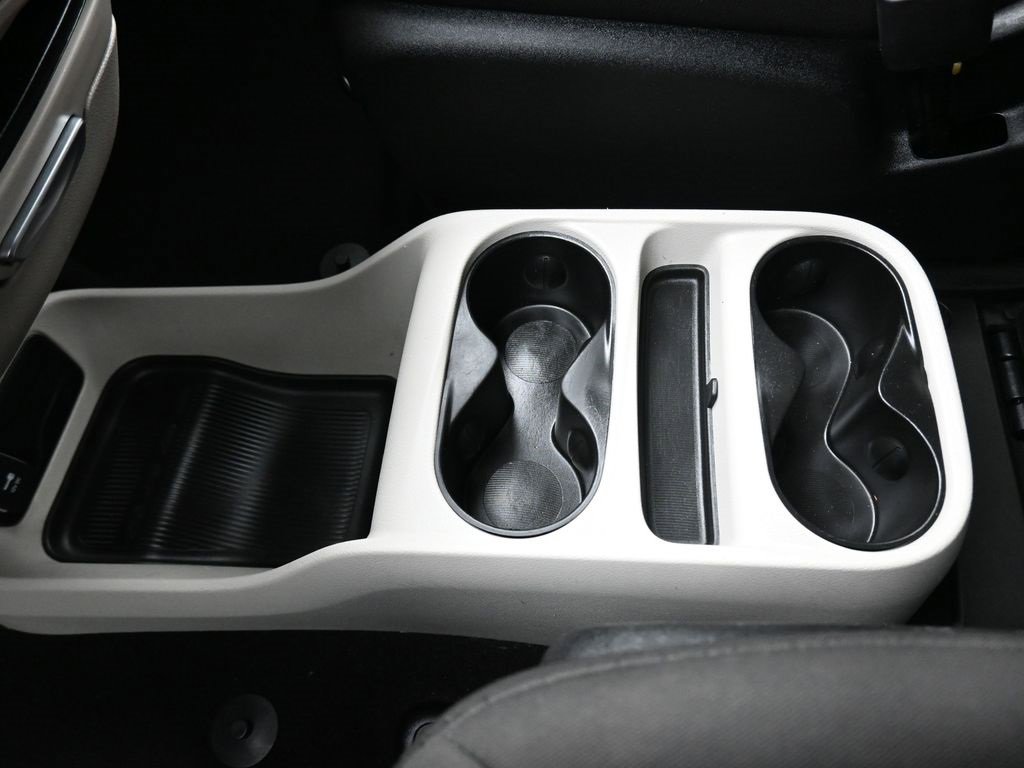 Used 2023 Chrysler Voyager LX image 26