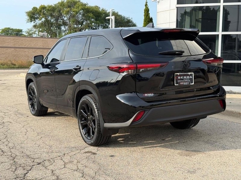 Used 2024 Toyota Highlander LE image 5