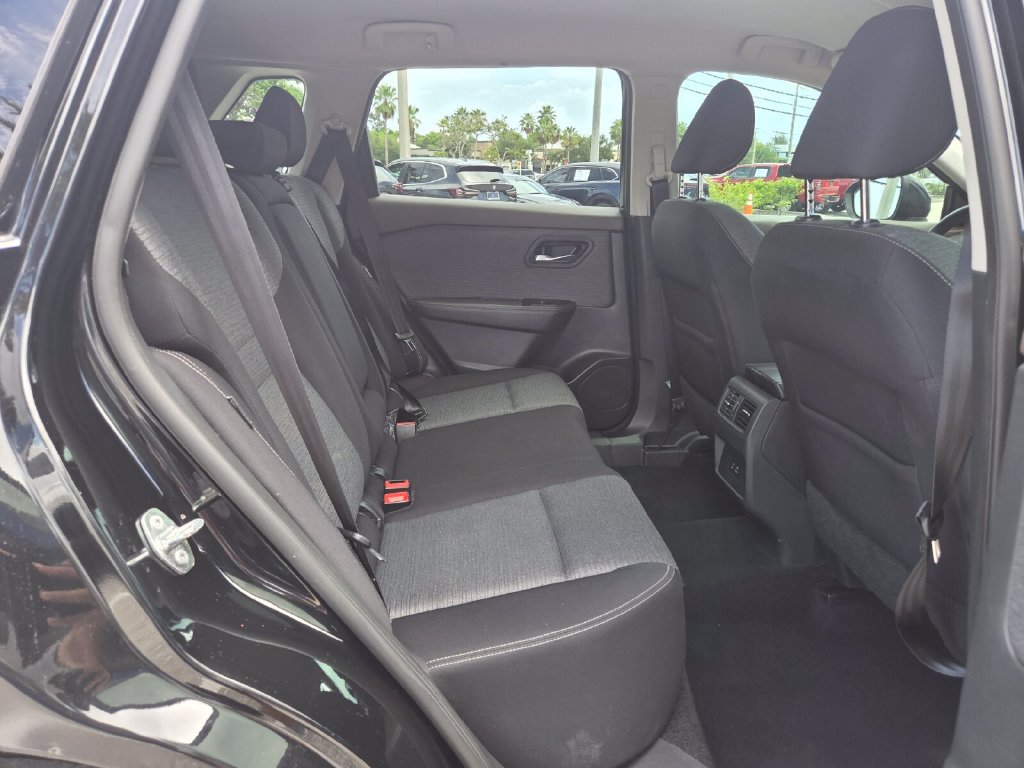 Used 2021 Nissan Rogue SV FWD image 16