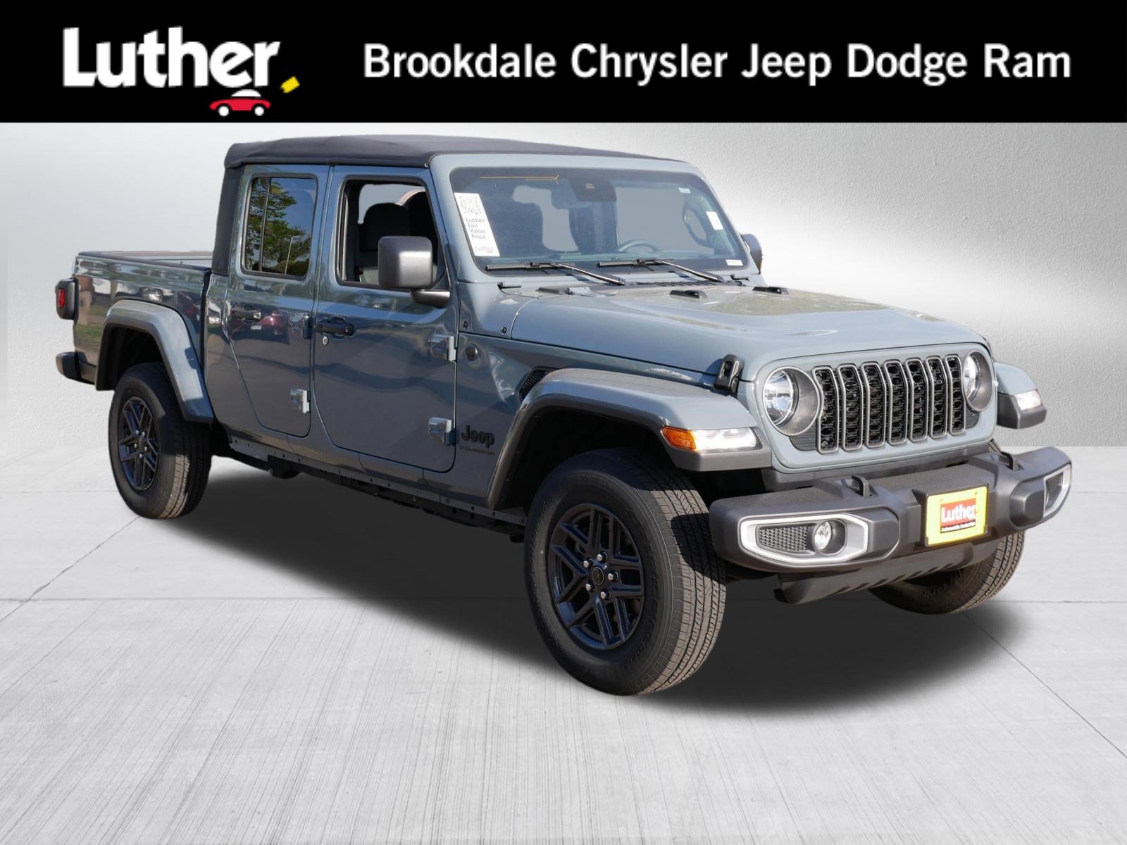Used 2025 Jeep Gladiator Sport AWD/4WD image 1