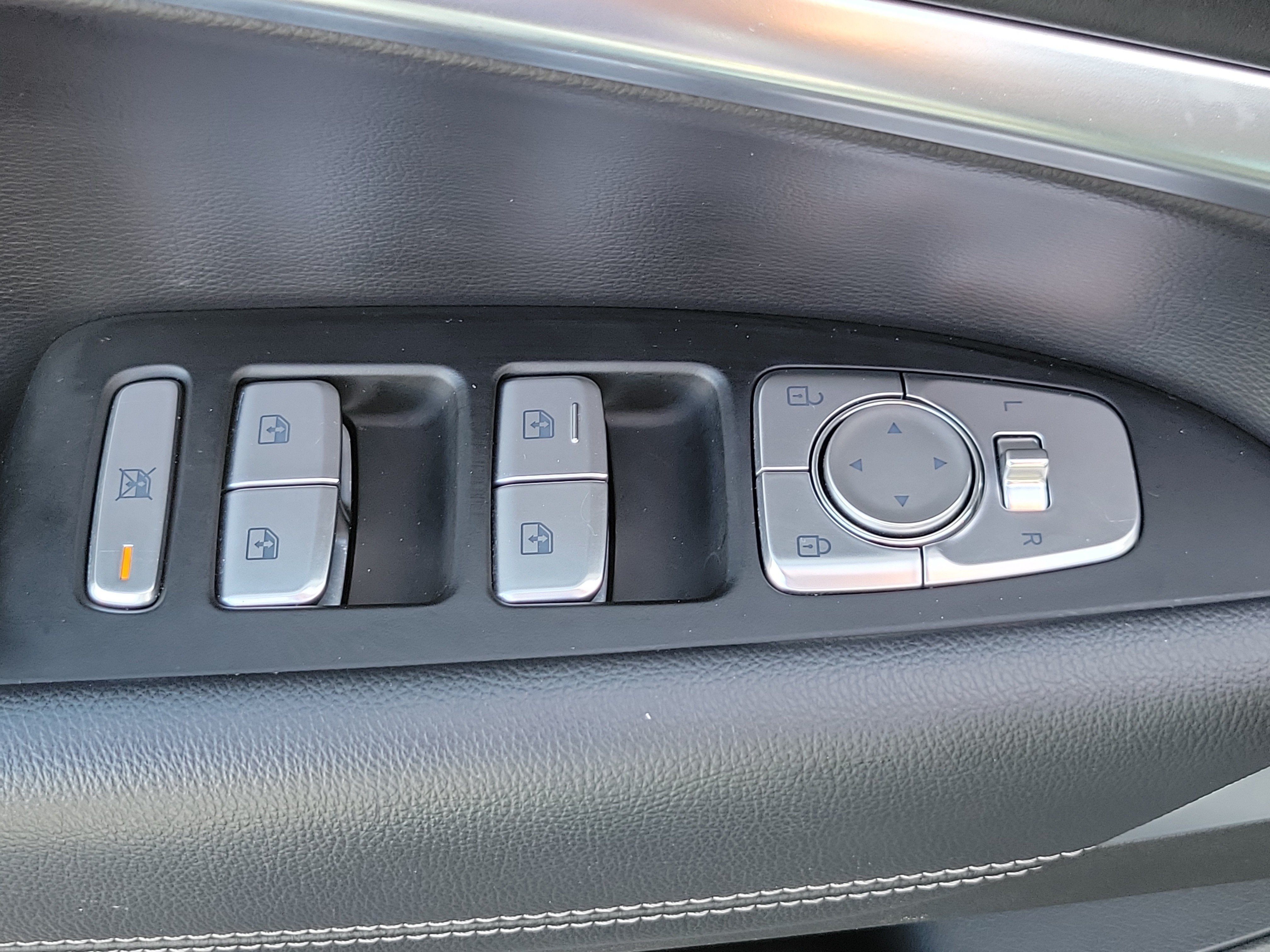 Used 2026 Genesis G70 2.5T RWD image 26