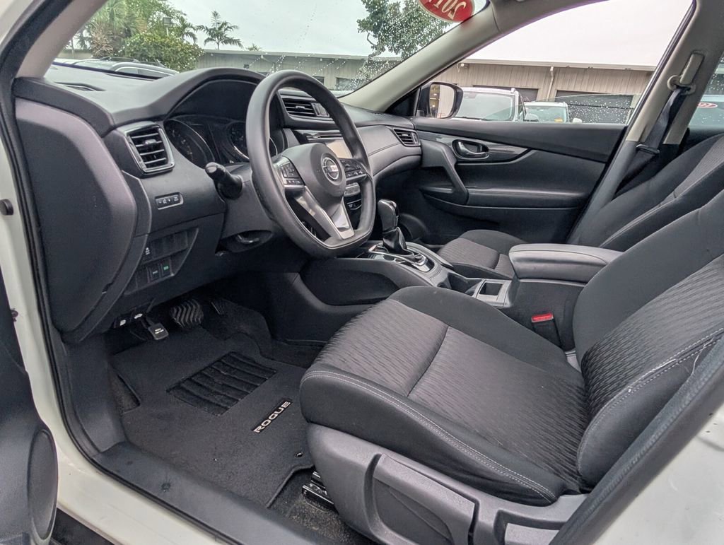 Used 2017 Nissan Rogue S image 11