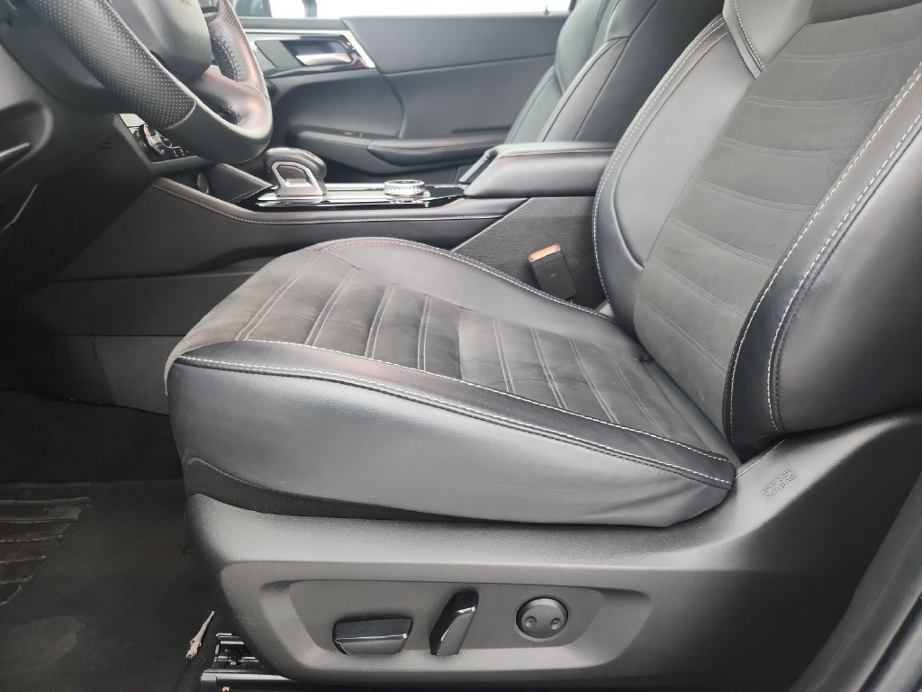 Used 2025 Mitsubishi Outlander SE AWD/4WD image 21