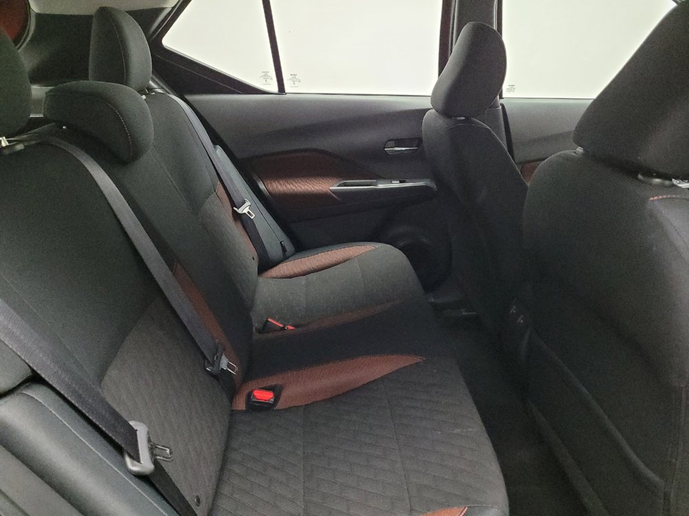 Used 2023 Nissan Kicks SR w/ Interior Electronics Package FWD image 19