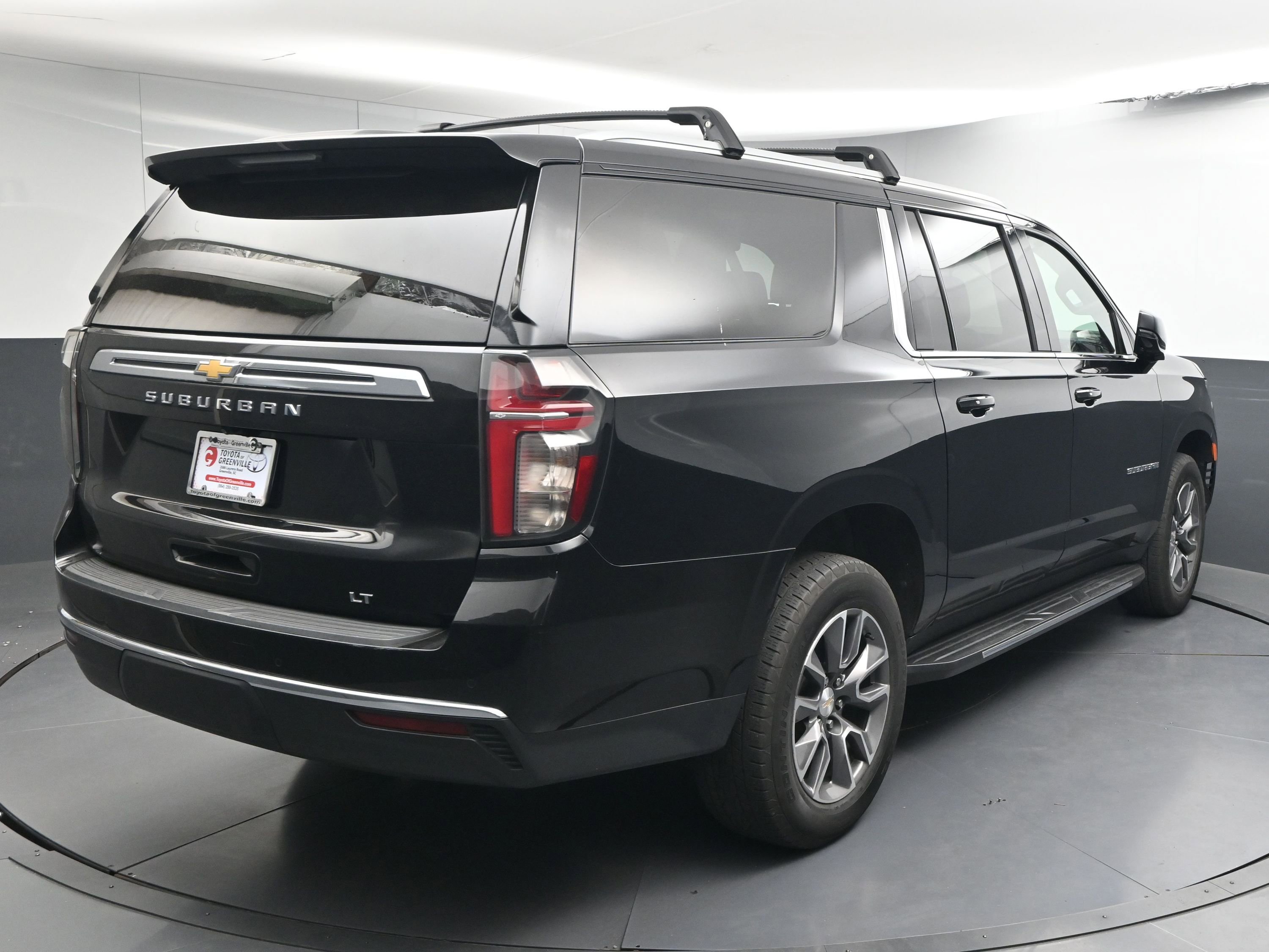 Used 2022 Chevrolet Suburban LT w/ LT Signature Package image 8