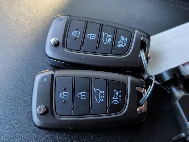 Used 2019 Hyundai Santa Fe SE image 32