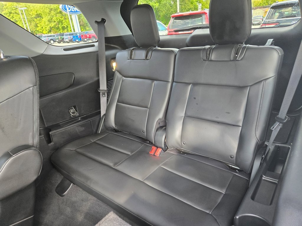 Used 2022 Ford Explorer XLT w/ Equipment Group 202A image 9
