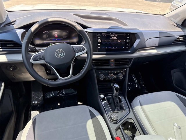 Certified 2024 Volkswagen Taos SE w/ Panoramic Sunroof Package image 24