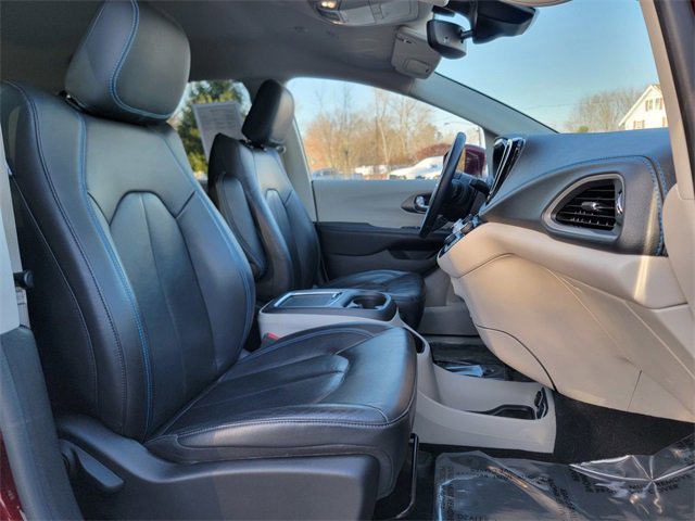 Certified 2021 Chrysler Pacifica Touring-L image 25