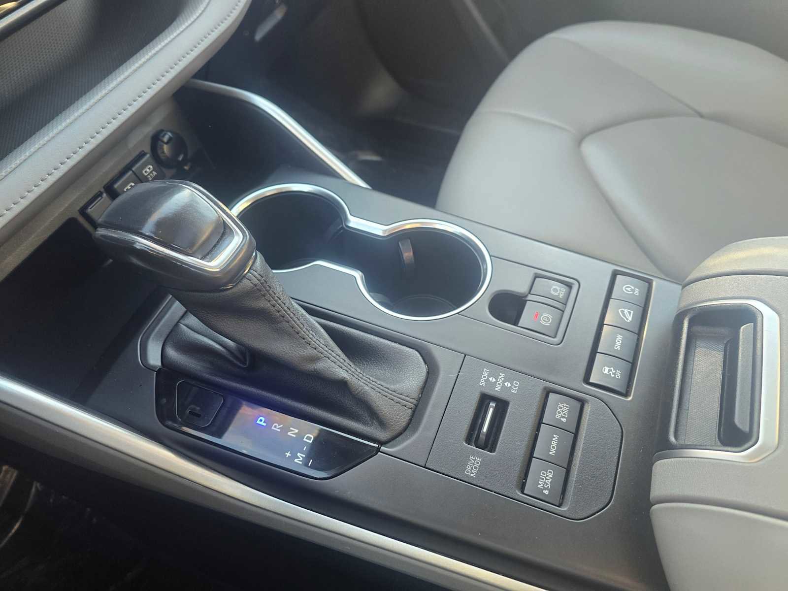 Used 2021 Toyota Highlander XLE image 30