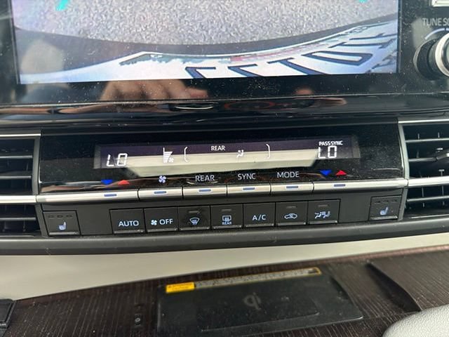 Certified 2024 Toyota Sienna XLE w/ XLE Plus Package FWD image 21