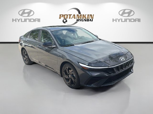 New 2026 Hyundai Elantra SEL Sport FWD image 3