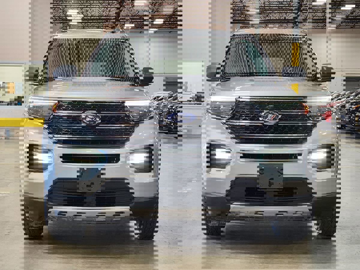 Used 2021 Ford Explorer XLT w/ Equipment Group 202A image 2