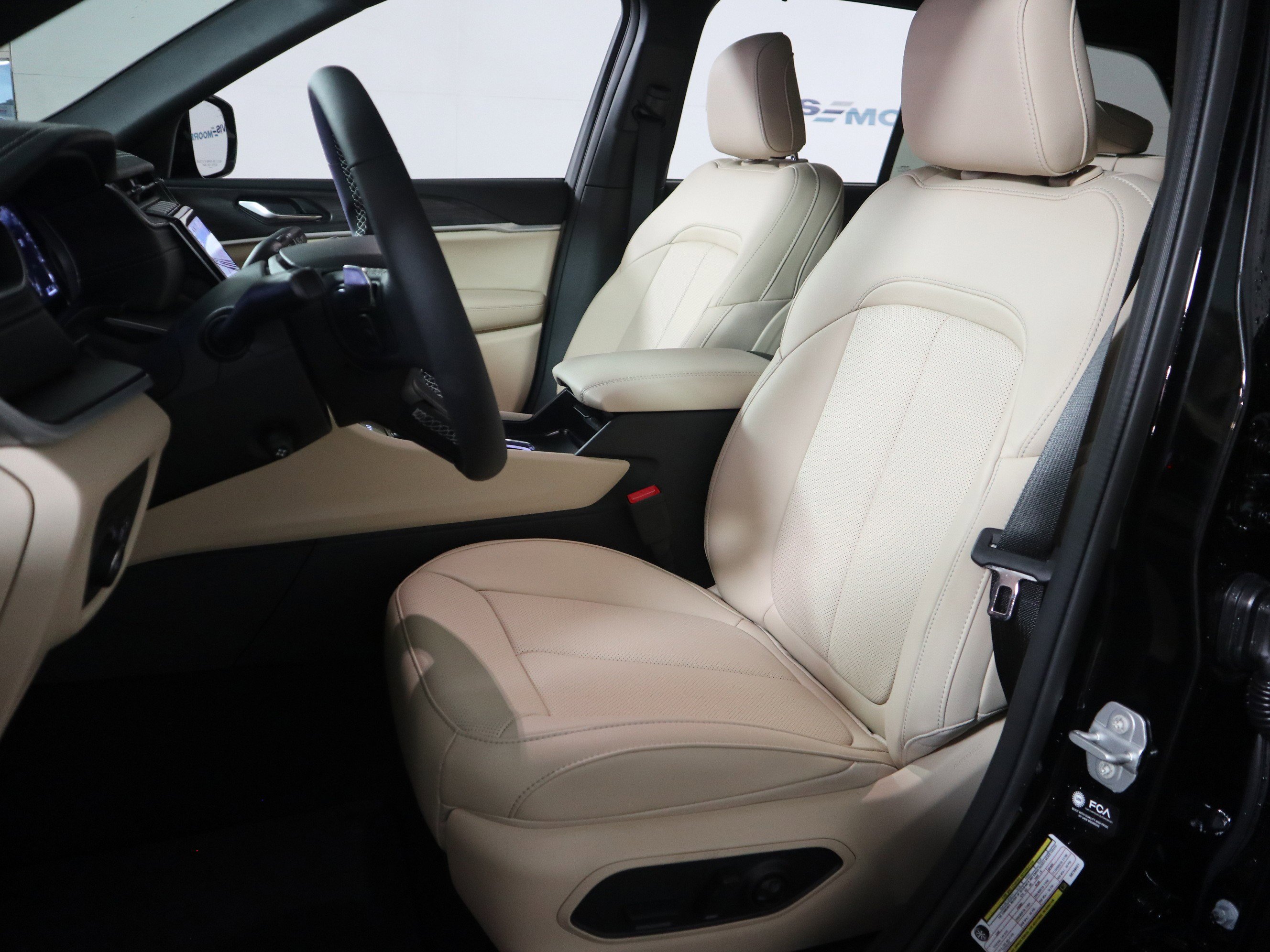 New 2025 Jeep Grand Cherokee Limited w/ Luxury Tech Group II image 21