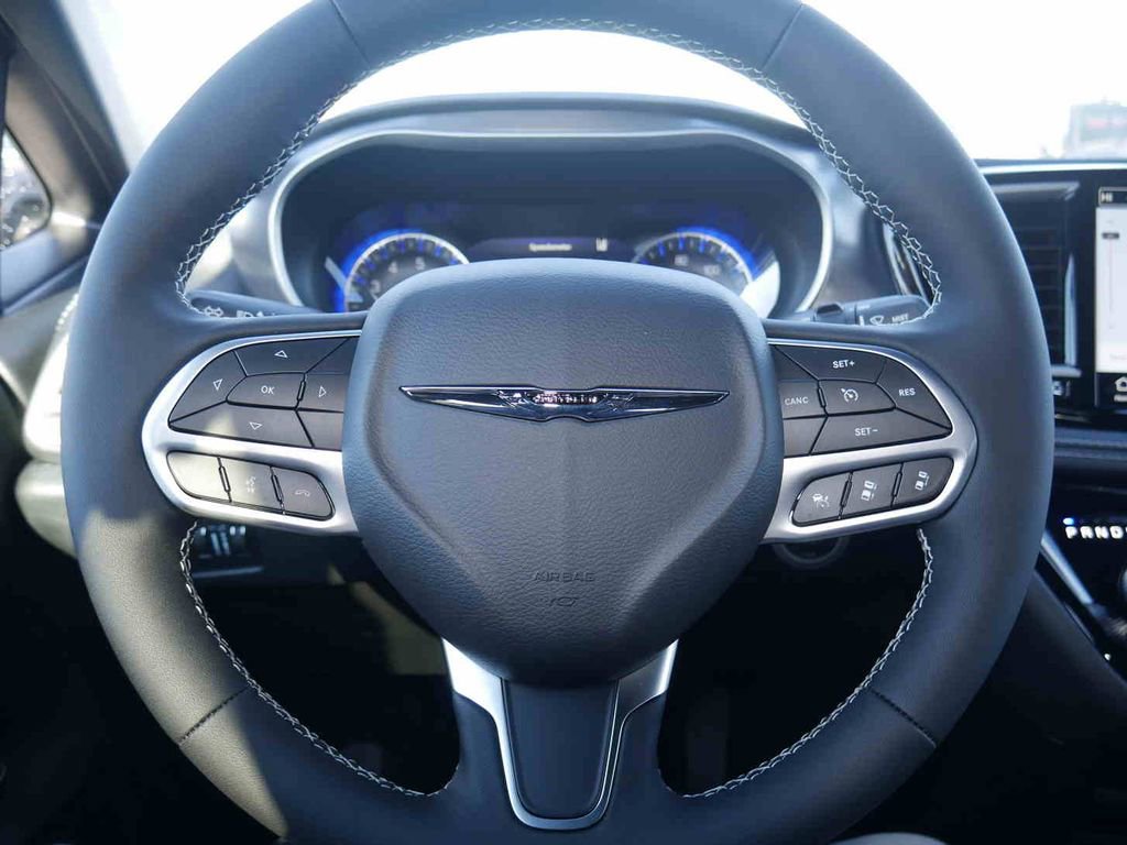 New 2026 Chrysler Pacifica Select image 36