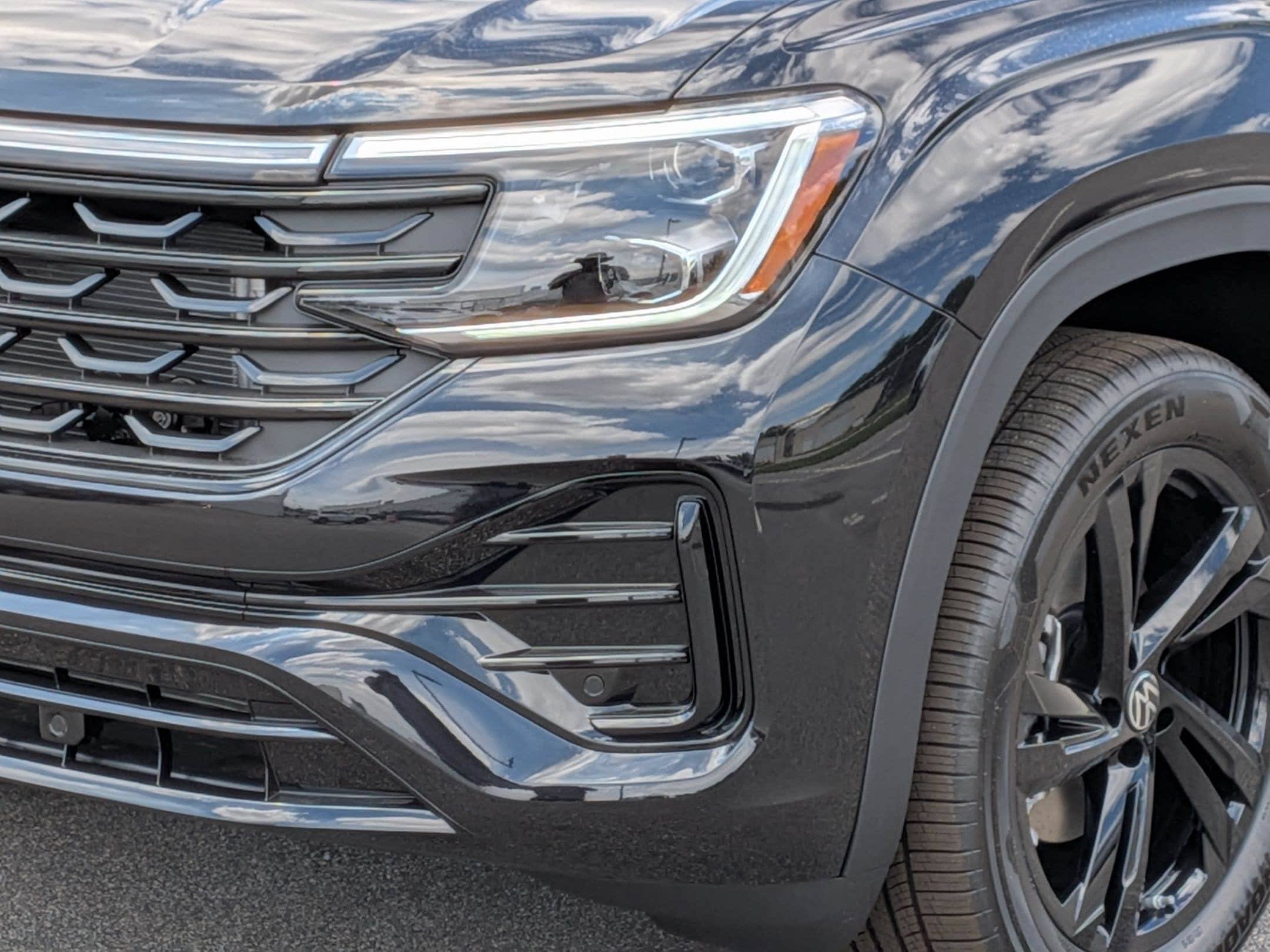 New 2026 Volkswagen Atlas Cross Sport SEL R-Line AWD/4WD image 9