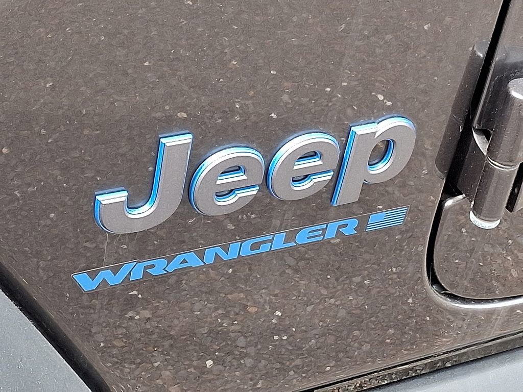 Used 2023 Jeep Wrangler Unlimited w/ Cold Weather Group image 33