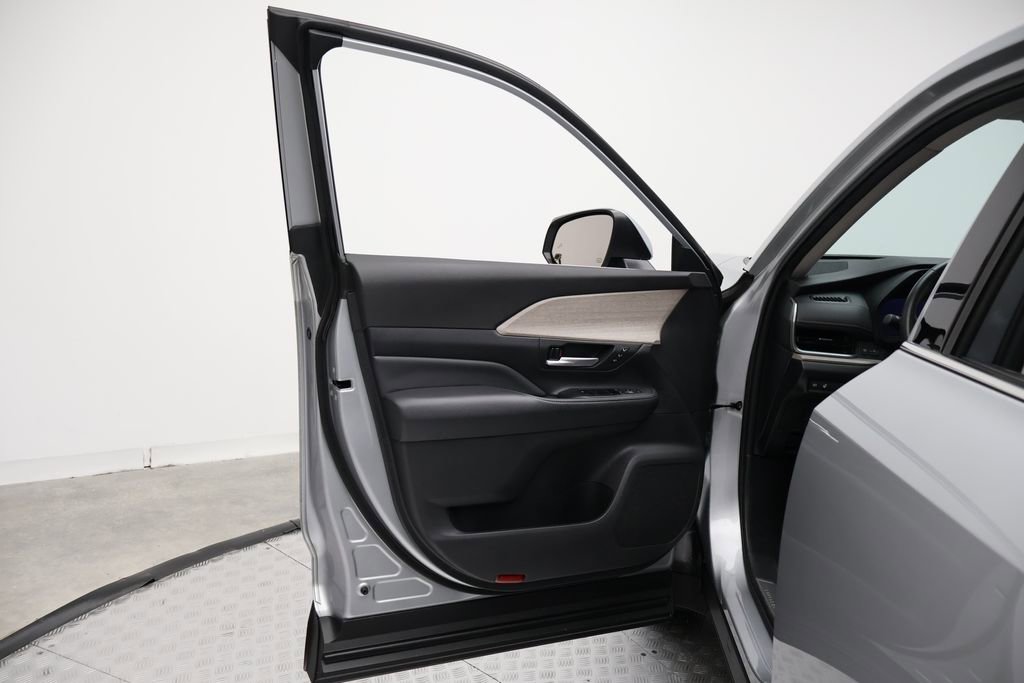 Used 2024 Toyota Grand Highlander Limited image 16