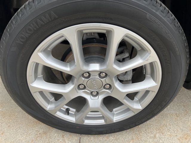 Used 2023 Jeep Compass Latitude image 7