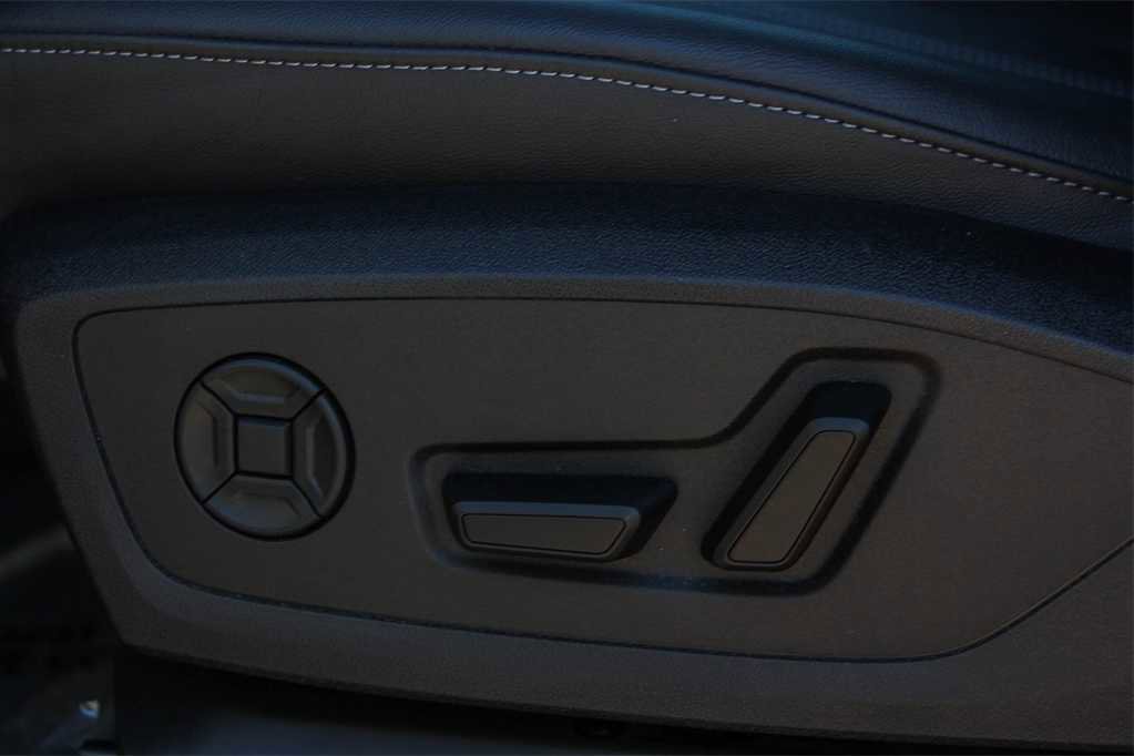 Used 2025 Audi Q6 e-tron Premium w/ Convenience Package image 21