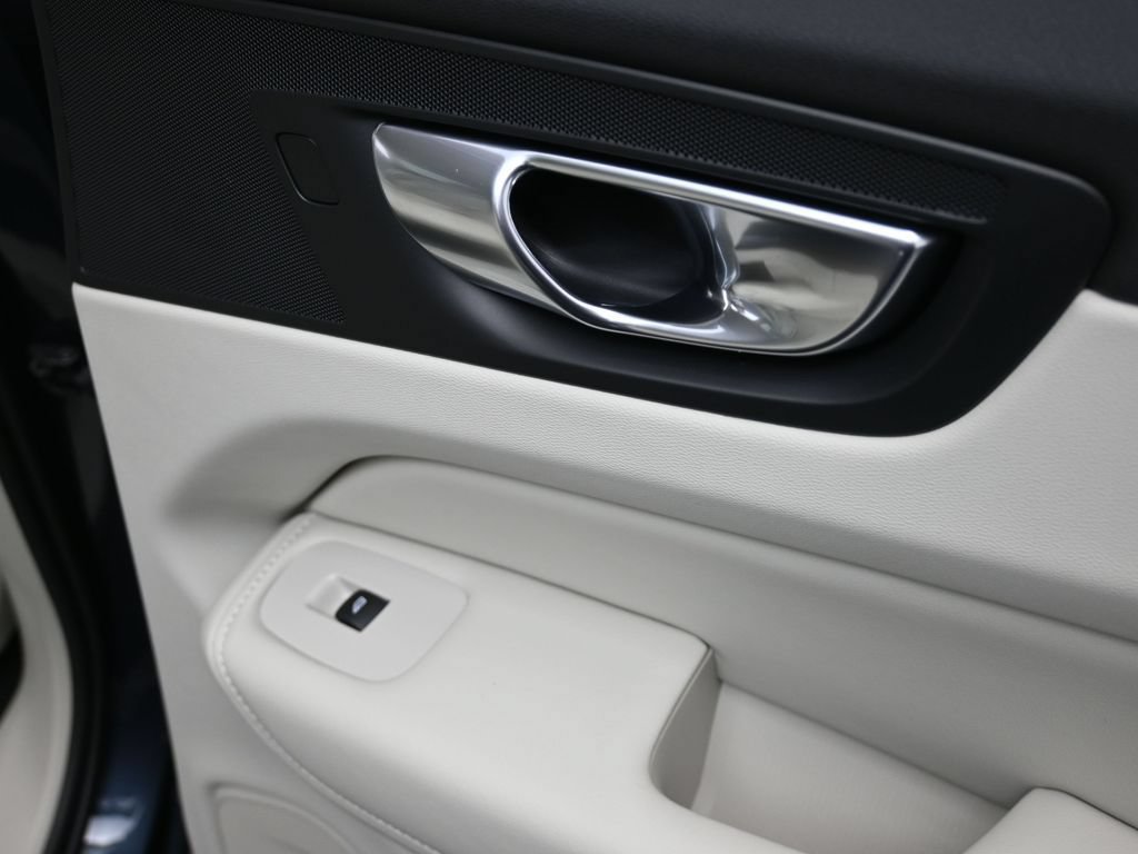 New 2026 Volvo XC60 T8 Ultra w/ Protection Package Premier AWD/4WD image 25