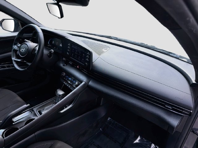 Used 2025 Hyundai Elantra Sport FWD image 29