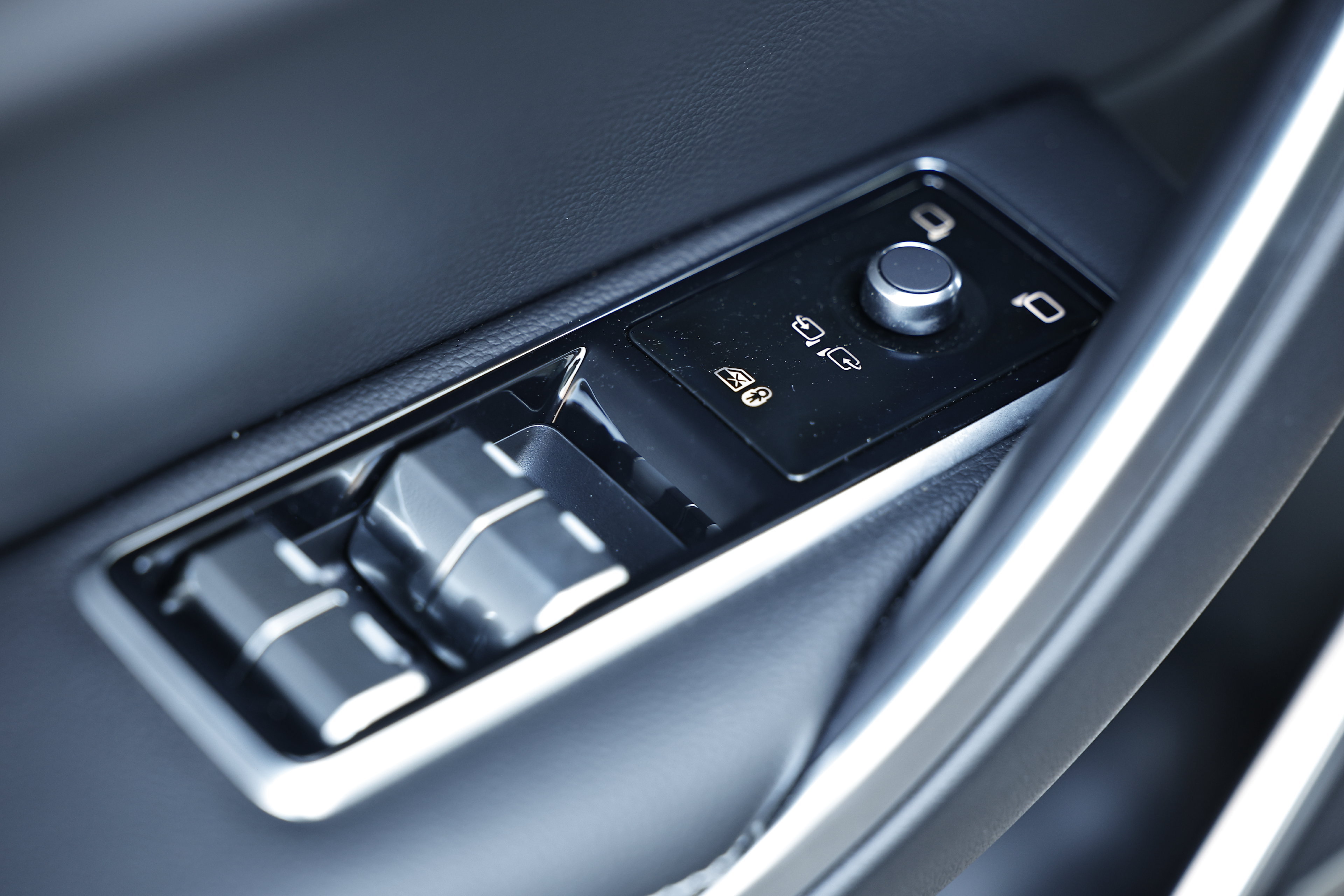 New 2024 Jaguar XF R-Dynamic SE AWD/4WD image 23