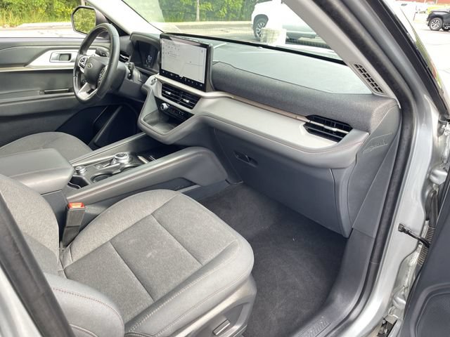 Used 2025 Ford Explorer Active AWD/4WD image 28