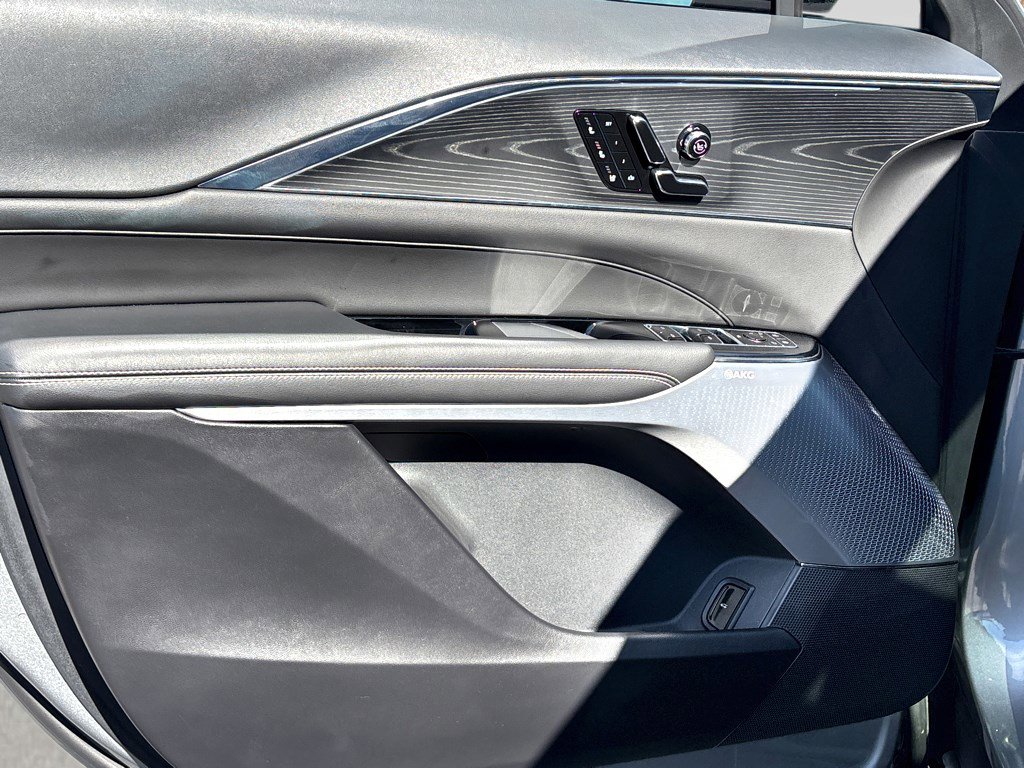 Used 2024 Cadillac Lyriq Sport image 18