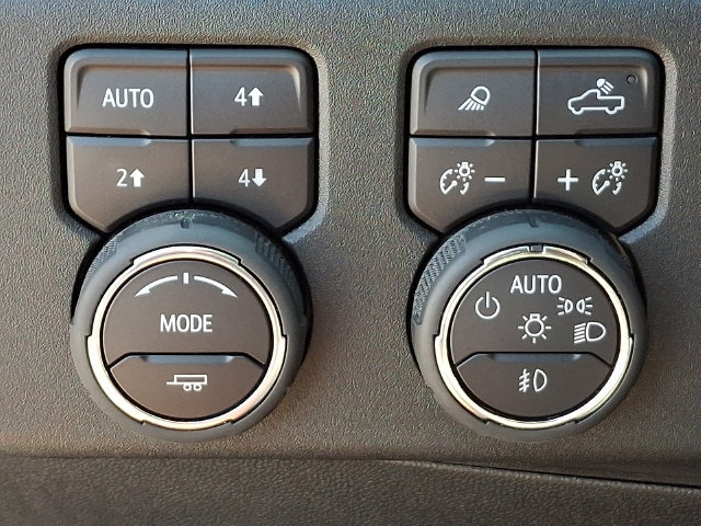 Used 2025 Chevrolet Silverado 1500 High Country w/ Technology Package AWD/4WD image 9