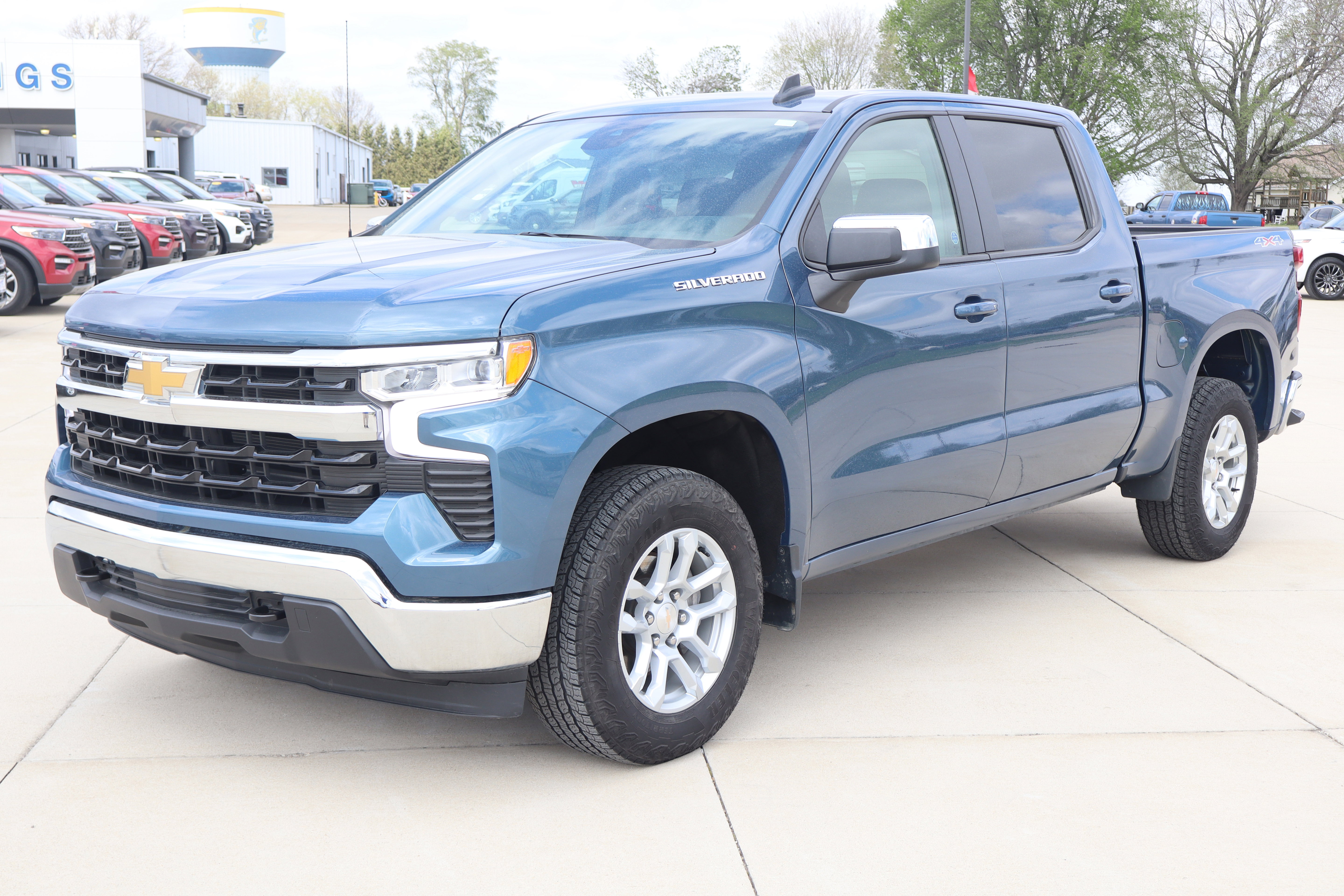 Used 2024 Chevrolet Silverado 1500 LT AWD/4WD image 2