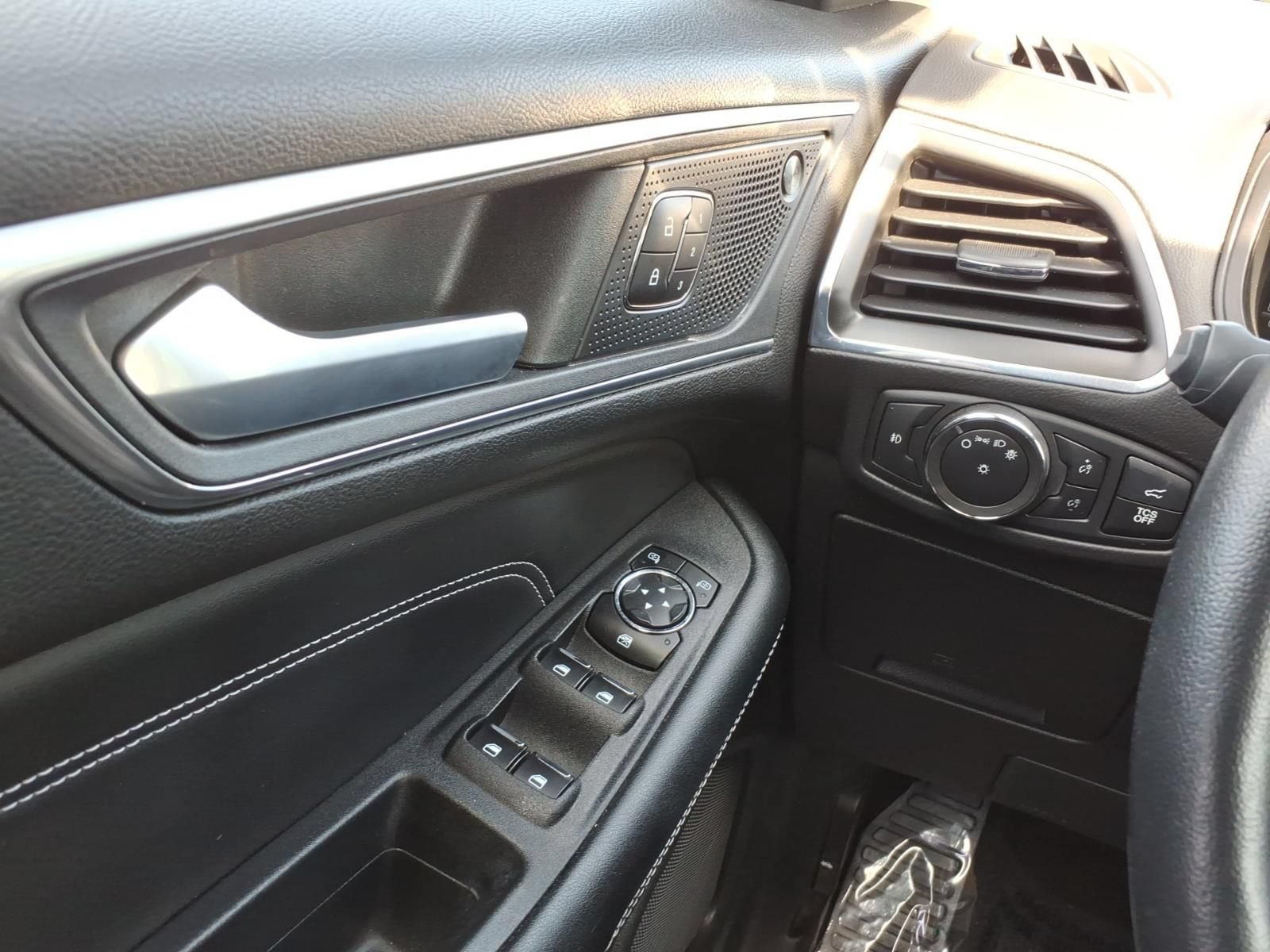 Used 2022 Ford Edge Titanium AWD/4WD image 24