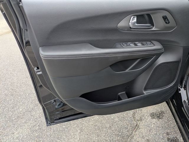 New 2026 Chrysler Pacifica Select w/ S Appearance Package image 10