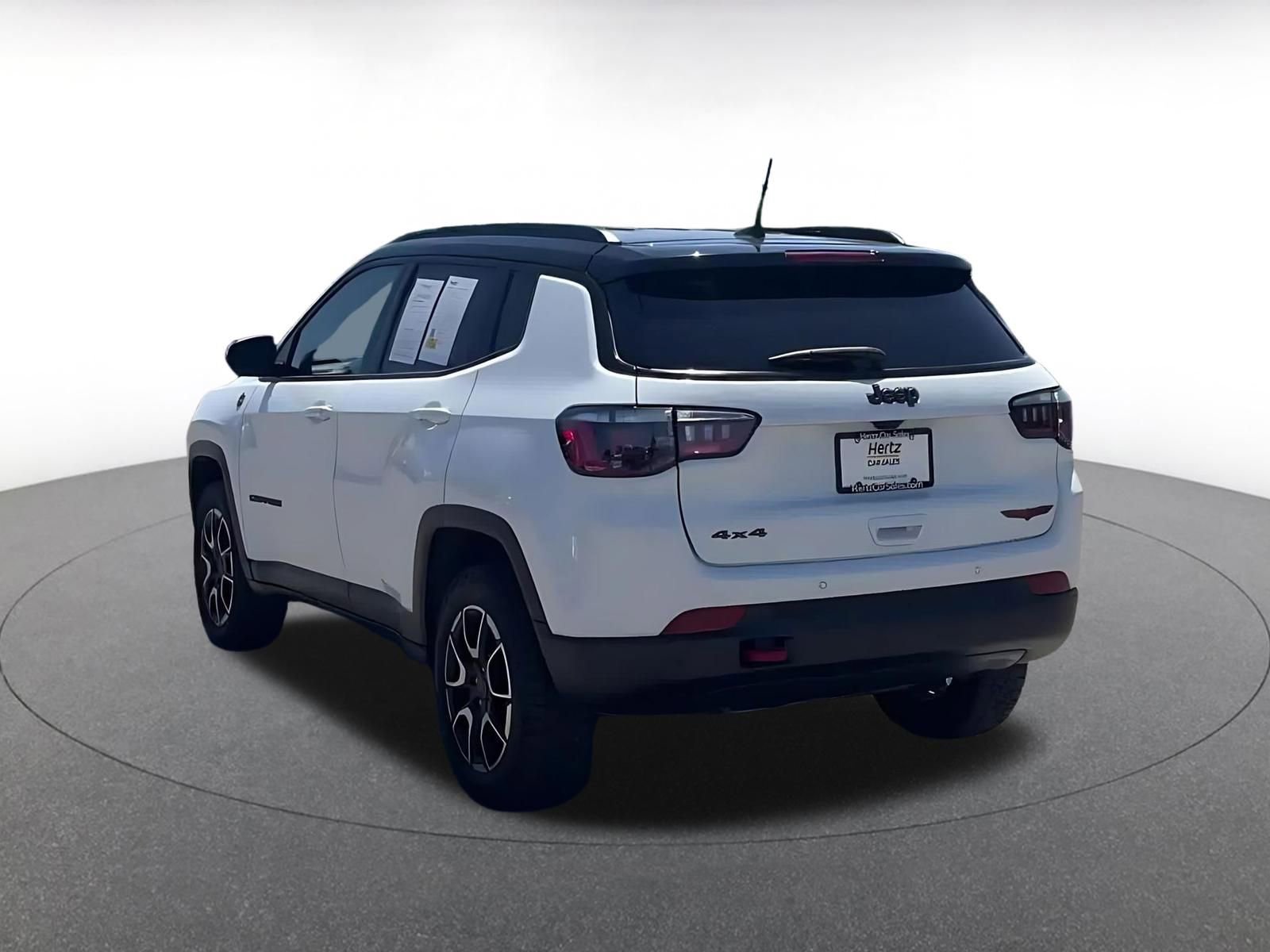 Used 2025 Jeep Compass Trailhawk AWD/4WD image 11