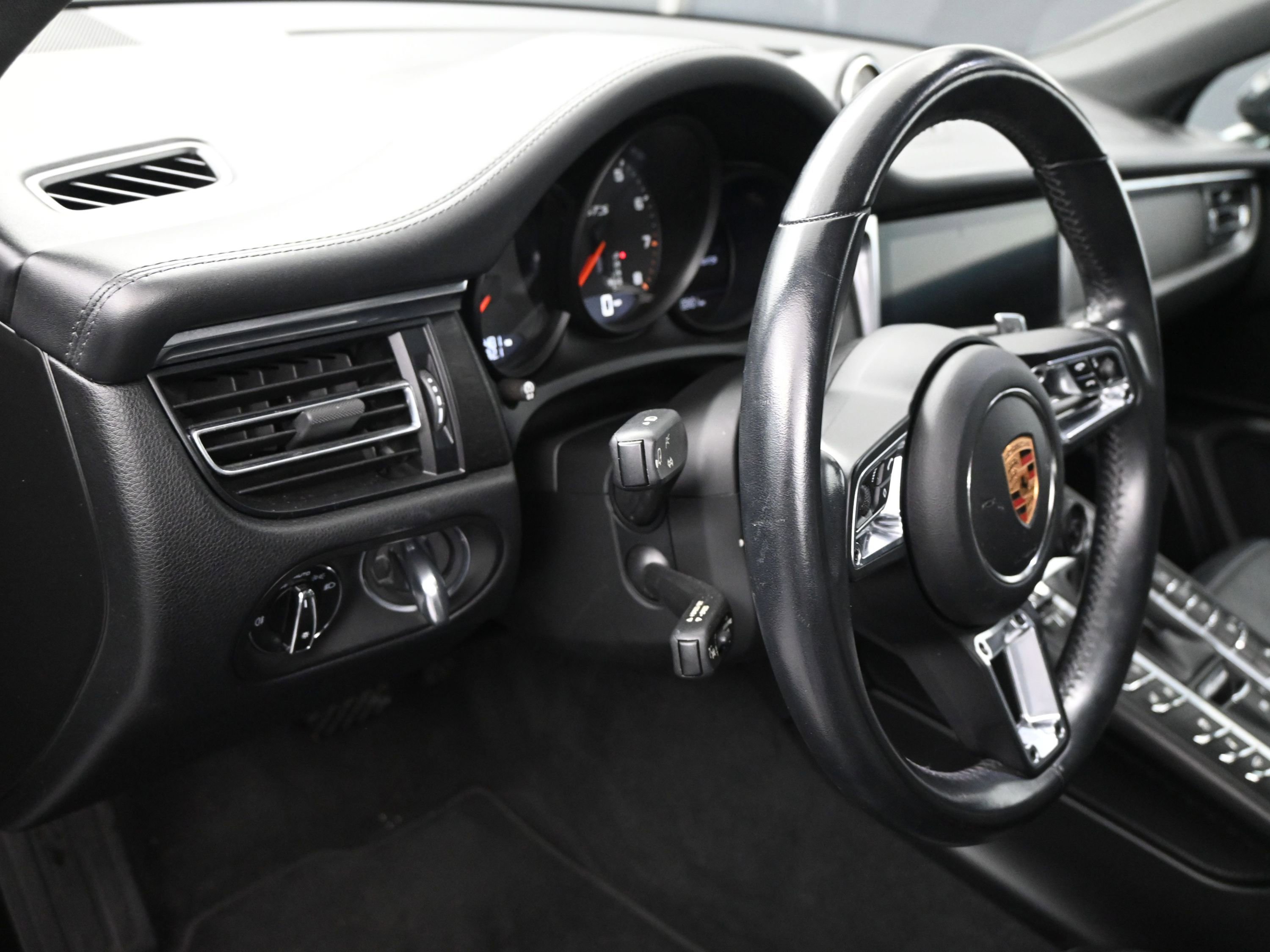 Certified 2021 Porsche Macan GTS image 5