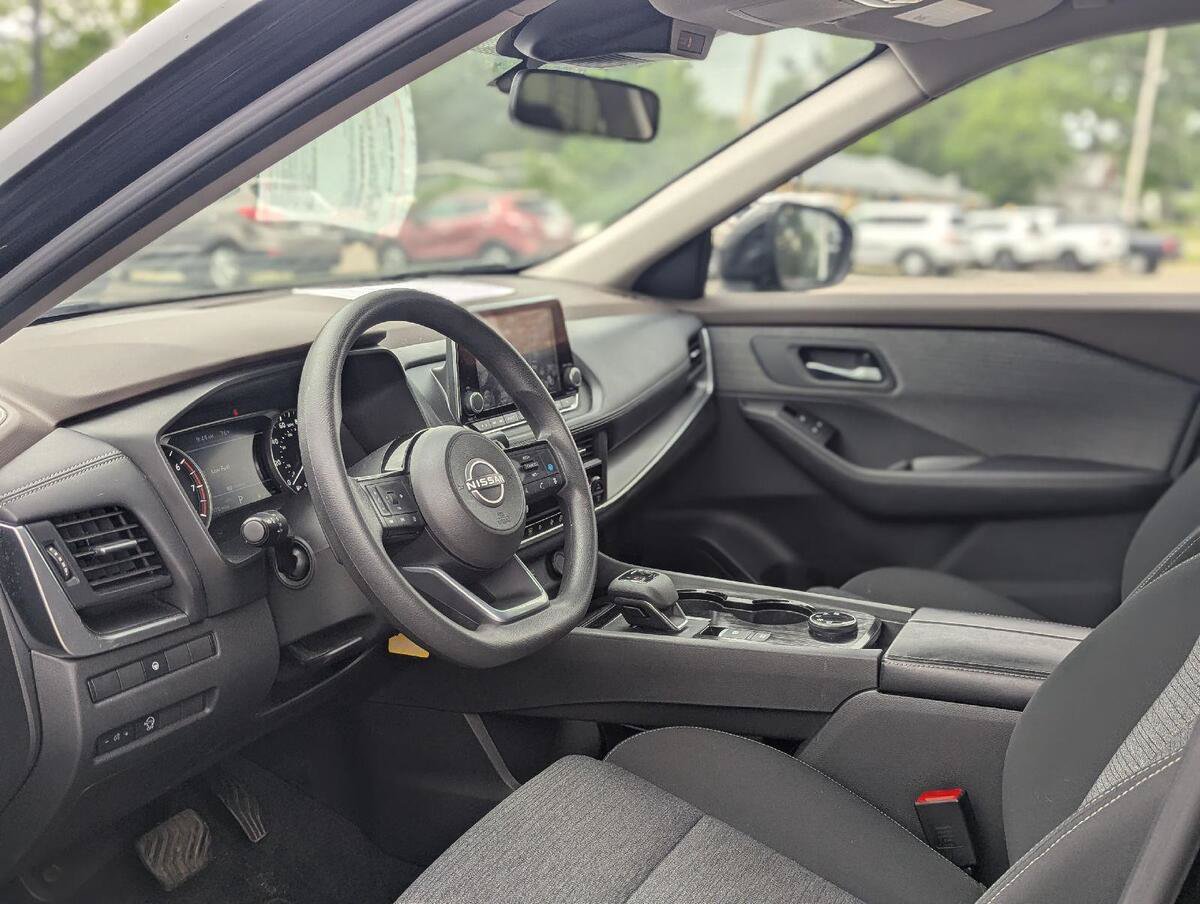 Used 2023 Nissan Rogue SV AWD/4WD image 3