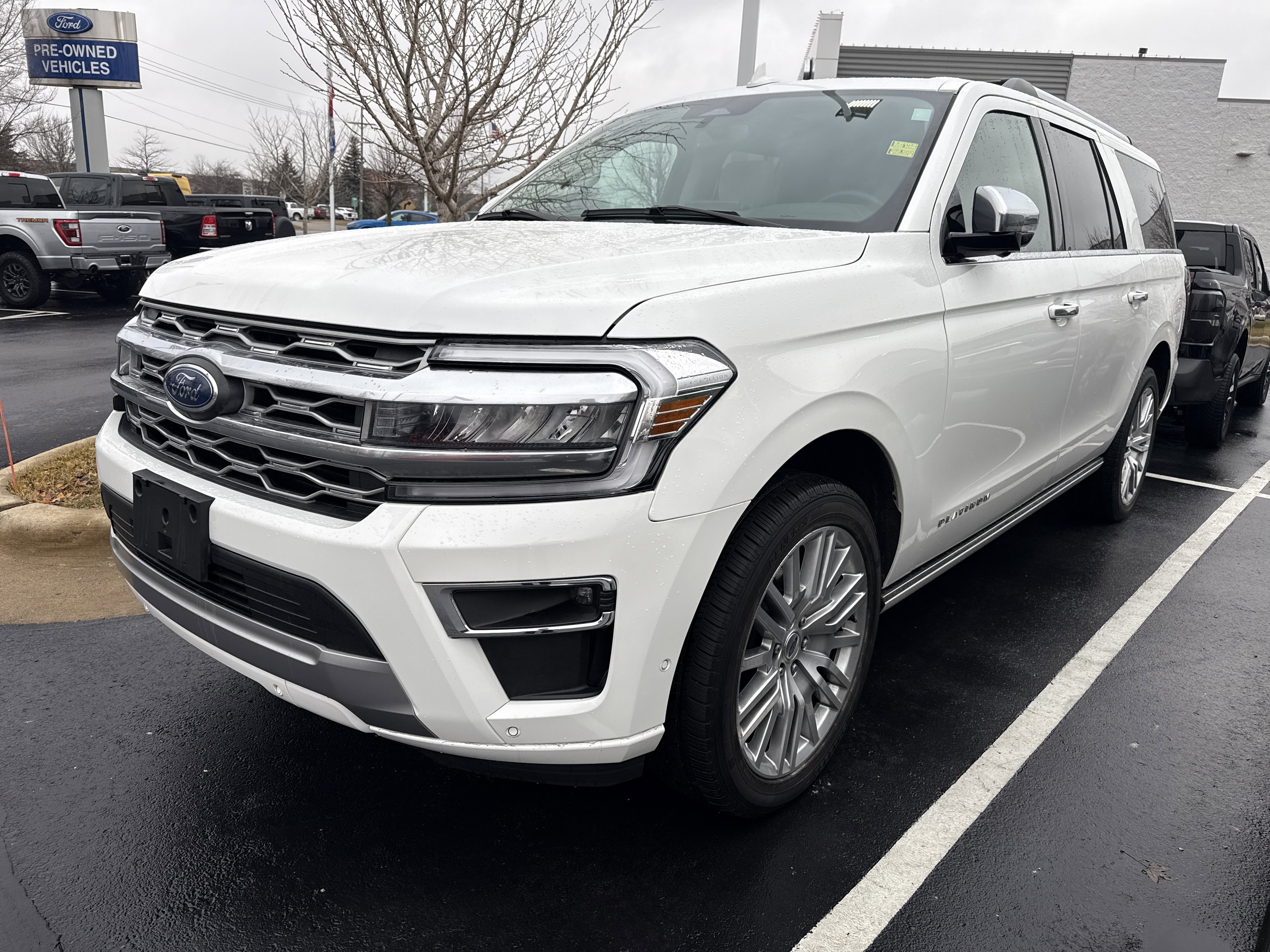 Used 2024 Ford Expedition Max Platinum image 2