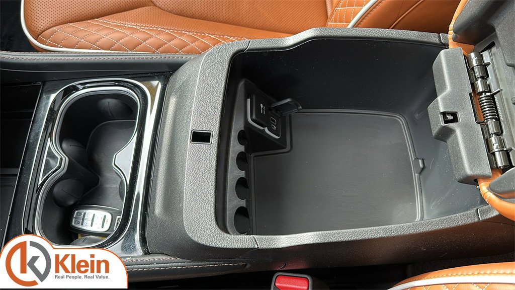 Used 2024 Chrysler Pacifica Pinnacle w/ Trailer Tow Group image 26