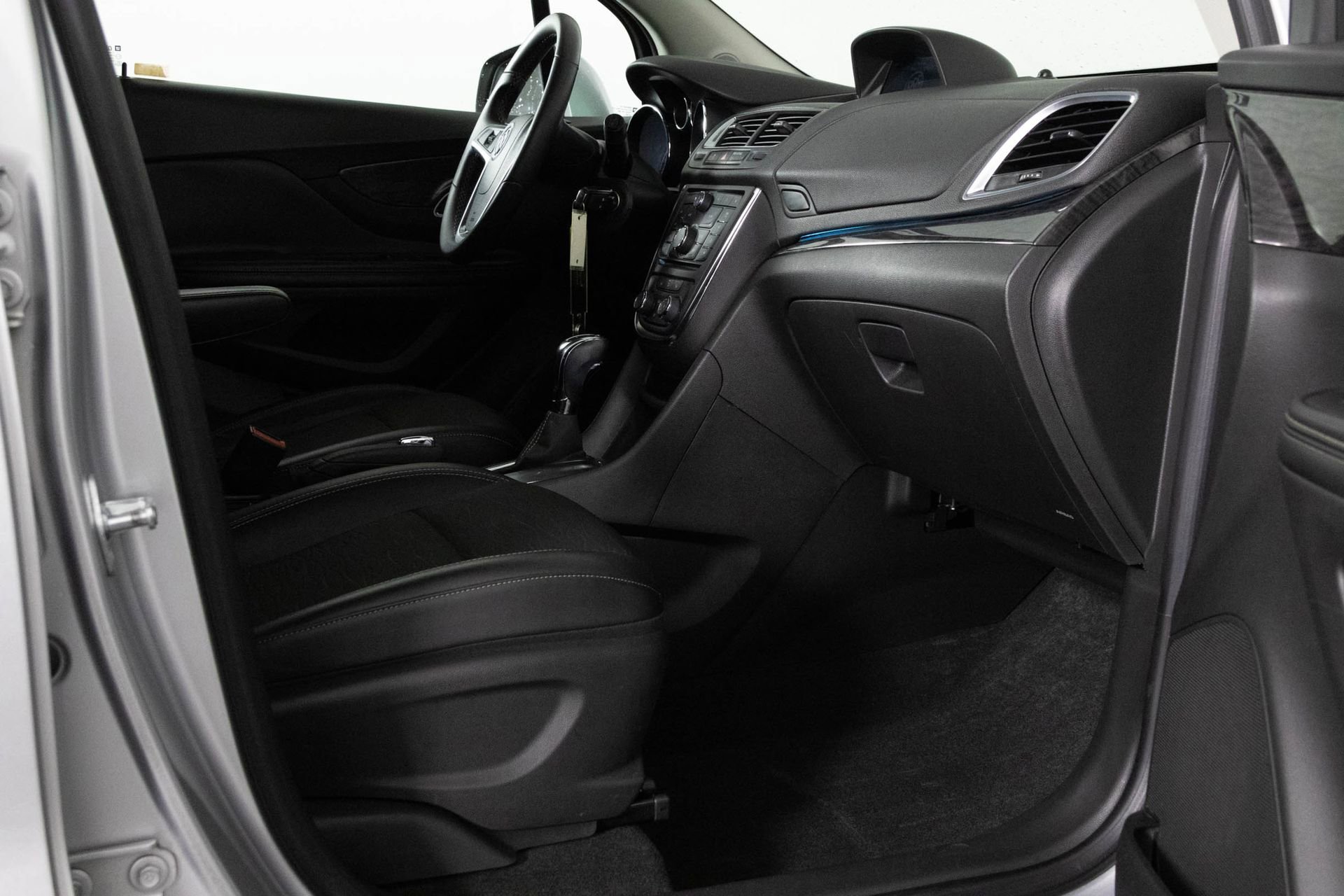 Used 2015 Buick Encore FWD image 39