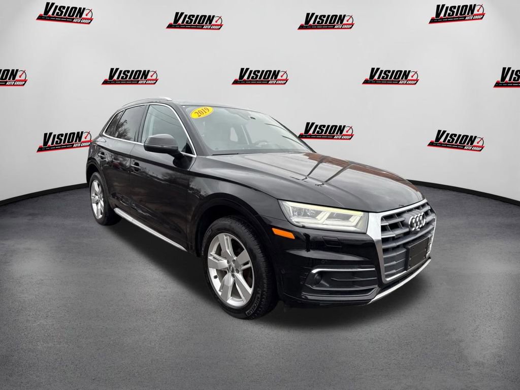 Used 2019 Audi Q5 Prestige w/ Prestige Package image 3